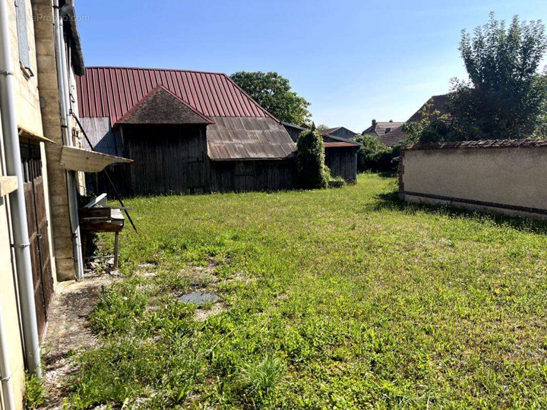 Maison à LES GRANDES-CHAPELLES