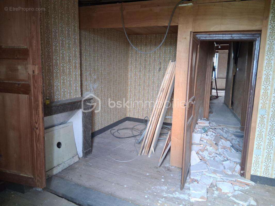 Maison de ville de 180 m² à rénover entièrement – Fort potentiel – Sous-sol et combles aménagés - photo 6