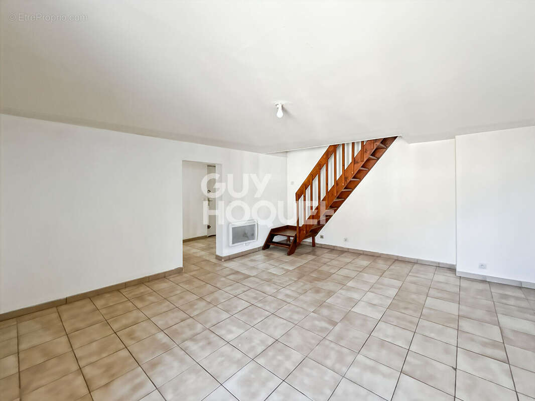 Appartement à FONTENAY-TRESIGNY