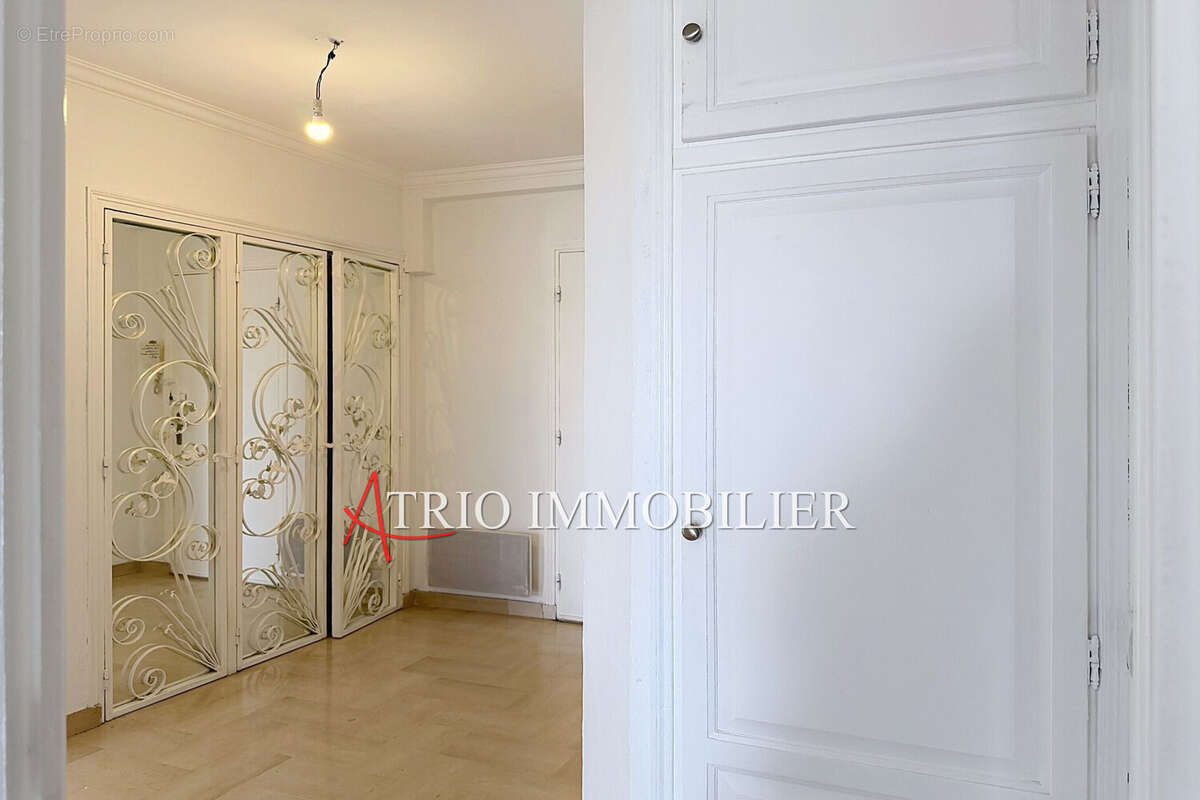 Appartement à SAINT-LAURENT-DU-VAR