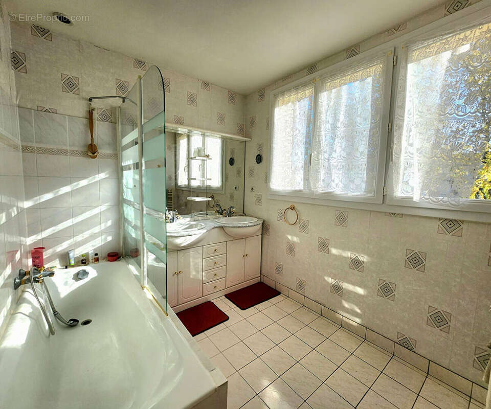 Maison à DEUIL-LA-BARRE