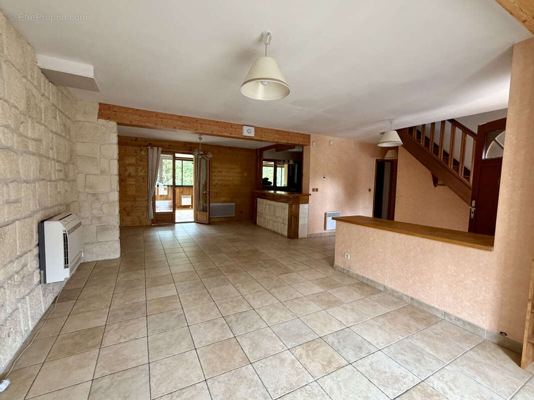 NEUVILLE FERRIERES - Belle maison familiale avec vie de plain-pied, grand jardin et équipements modernes - photo 3