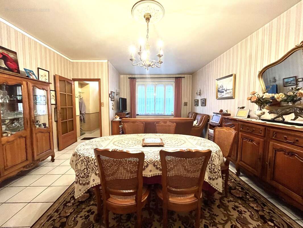 Maison à VIVIER-AU-COURT