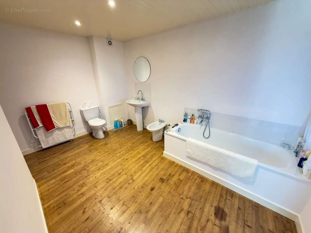 Maison à SAINT-FRONT-LA-RIVIERE