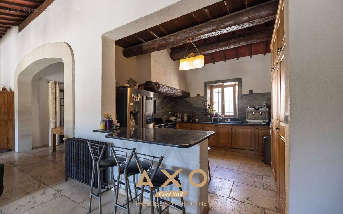 Saint marc jaumegarde - vue sainte victoire - ensemble immobilier - 2 maisons - 380 m2  - appartements - jacuzzi - spa - 2 pisci - photo 11