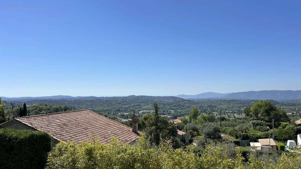Maison à CHATEAUNEUF-GRASSE