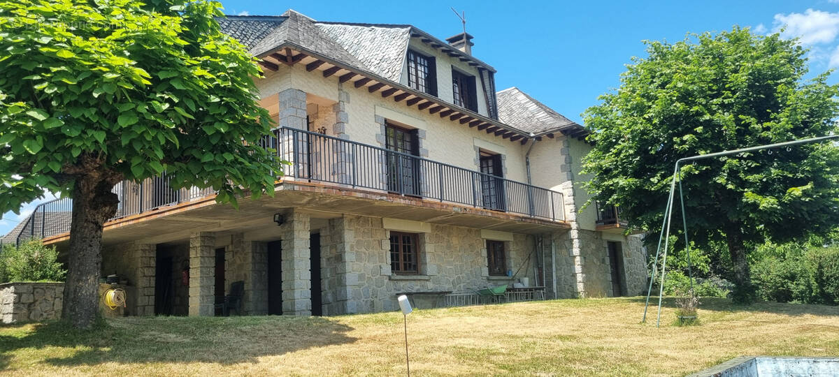 Maison à ENTRAYGUES-SUR-TRUYERE