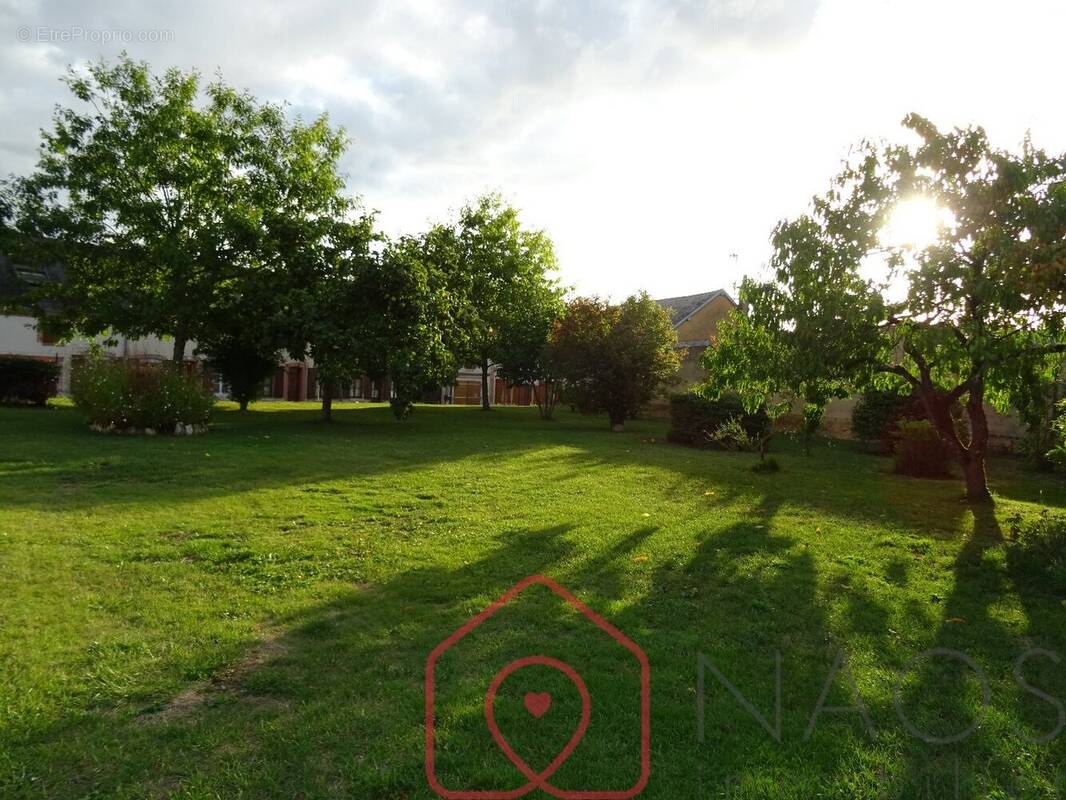 Terrain à AUBIGNY-SUR-NERE