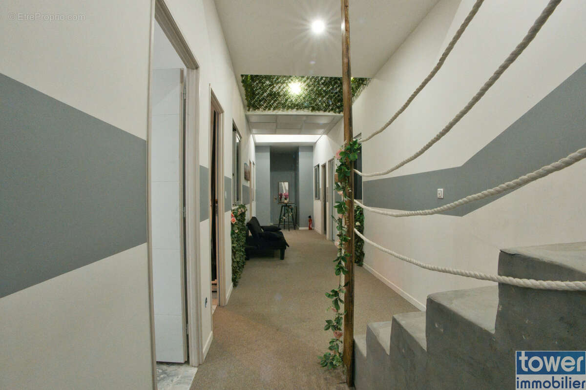 Maison en pierre intégralement restaurée - 166 m2 - 5 pièces + soub. aménagé 162 m2 - Jardinet + Terrasse - photo 17