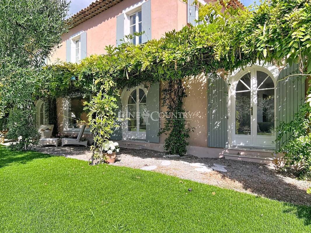 Maison à CHATEAUNEUF-GRASSE