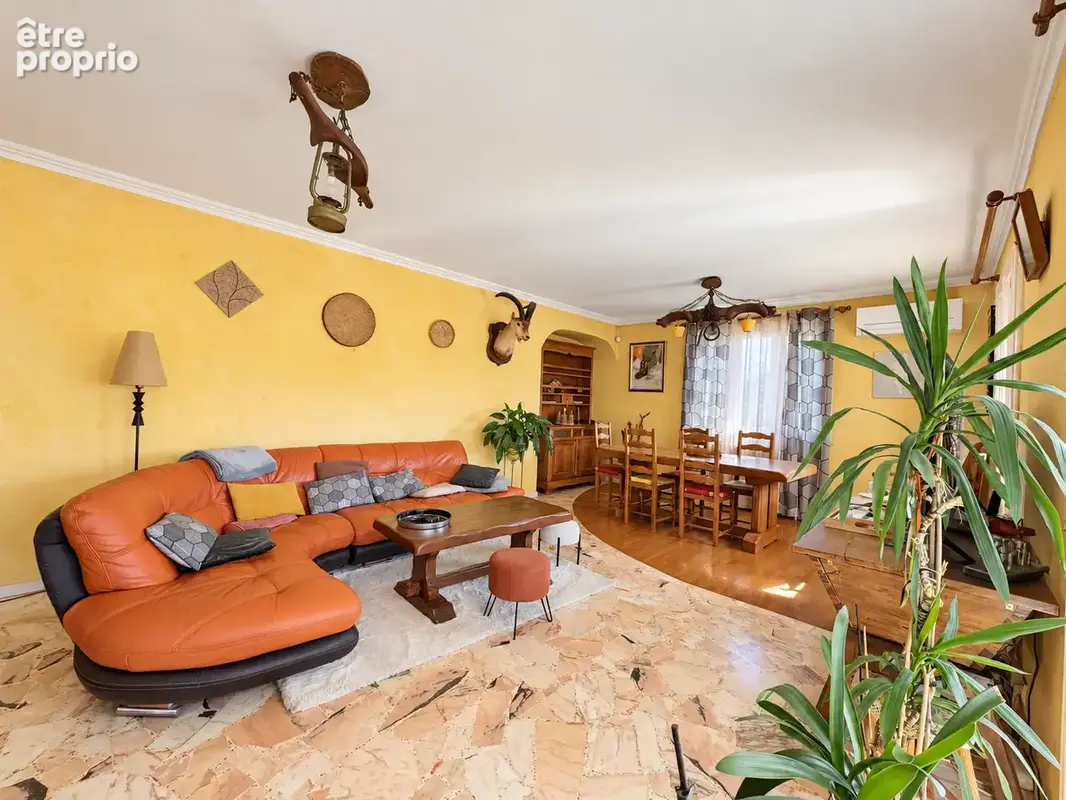 Maison - 220m2 - 8 pièces - photo 2
