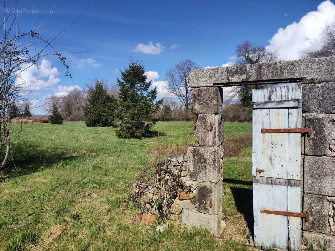 Maison à PIEGUT-PLUVIERS