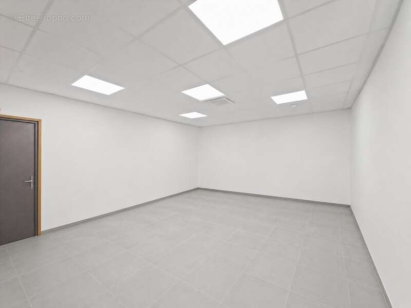 Sarrola-carcopino – baleone centre – pépinière de bureaux d'environ 342 m² - photo 11