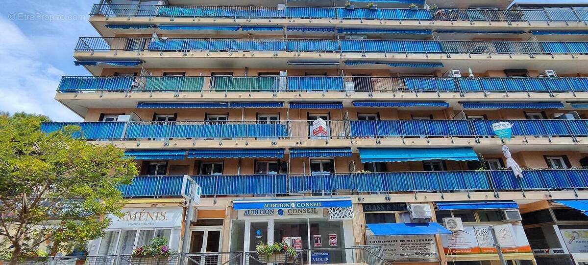 Appartement à VALLAURIS