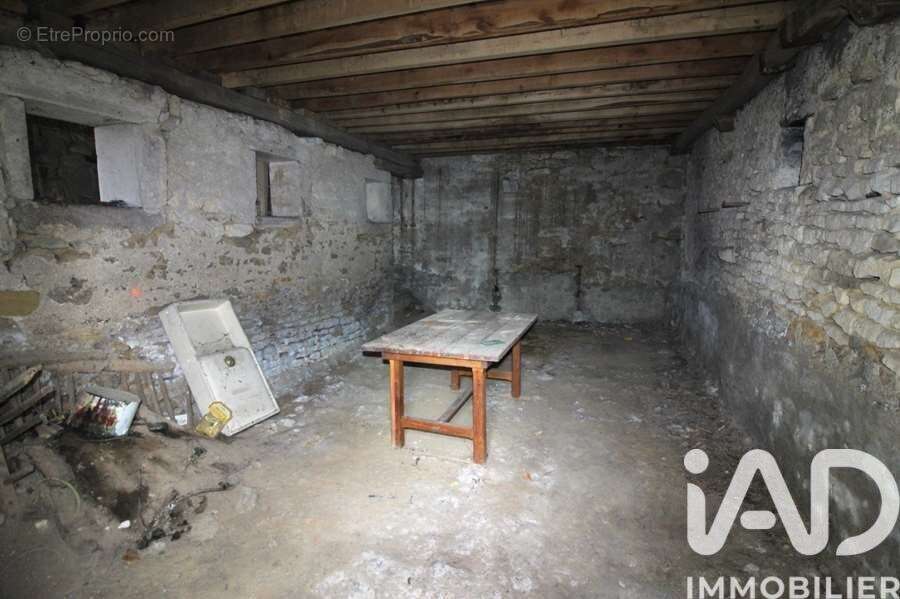 Photo 5 - Parking à VARZY