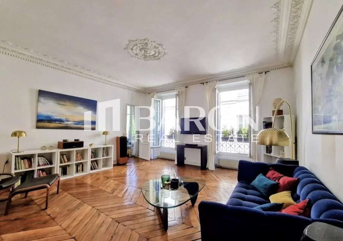 Appartement à PARIS-9E