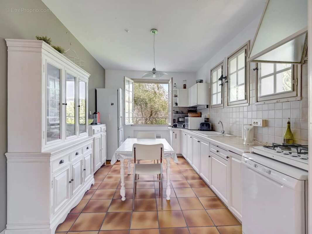 CONTES Maison avec piscine, garage et fort potentiel locatif – calme absolu proche Castellar - photo 19