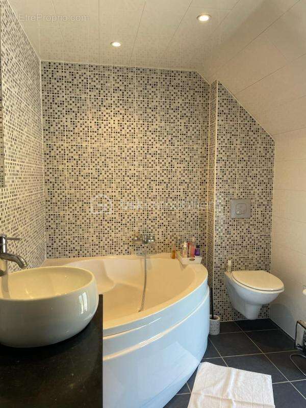 Maison à VERT-LE-PETIT