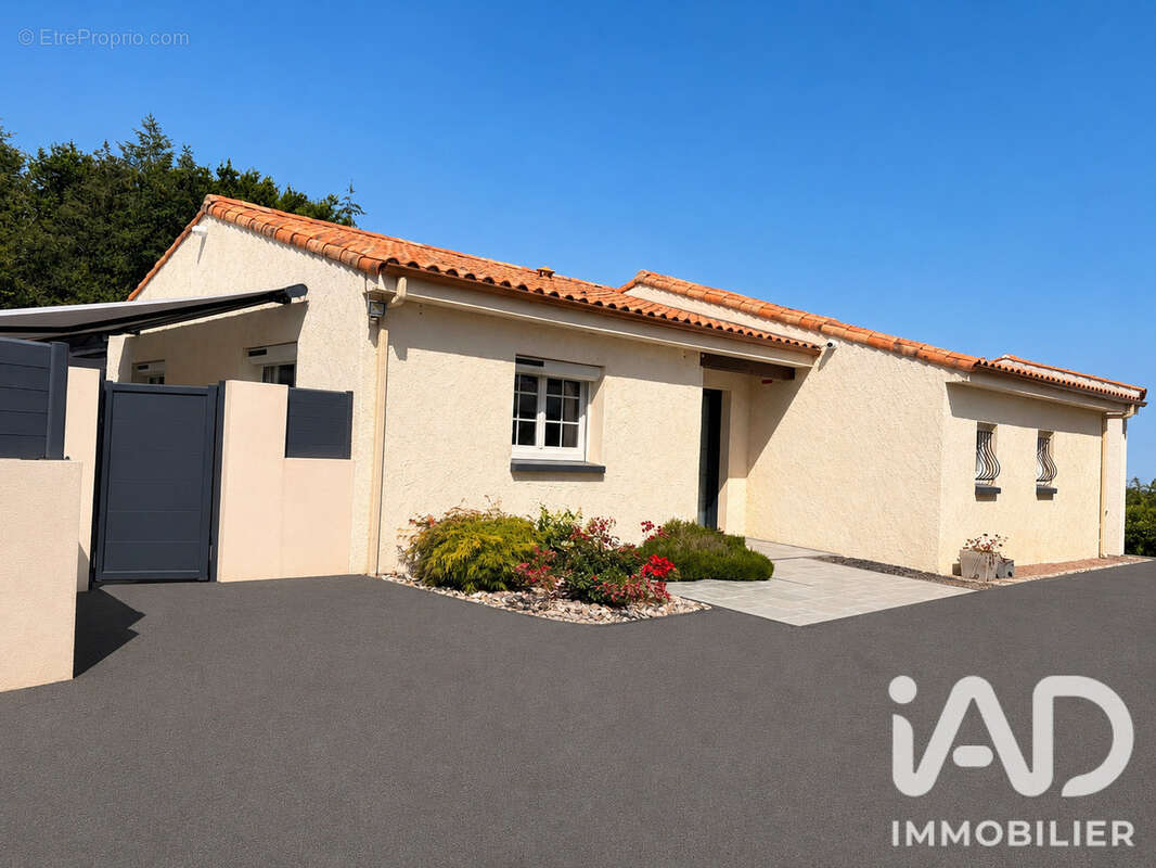 Maison 145 m² à Grosbreuil  - photo 7