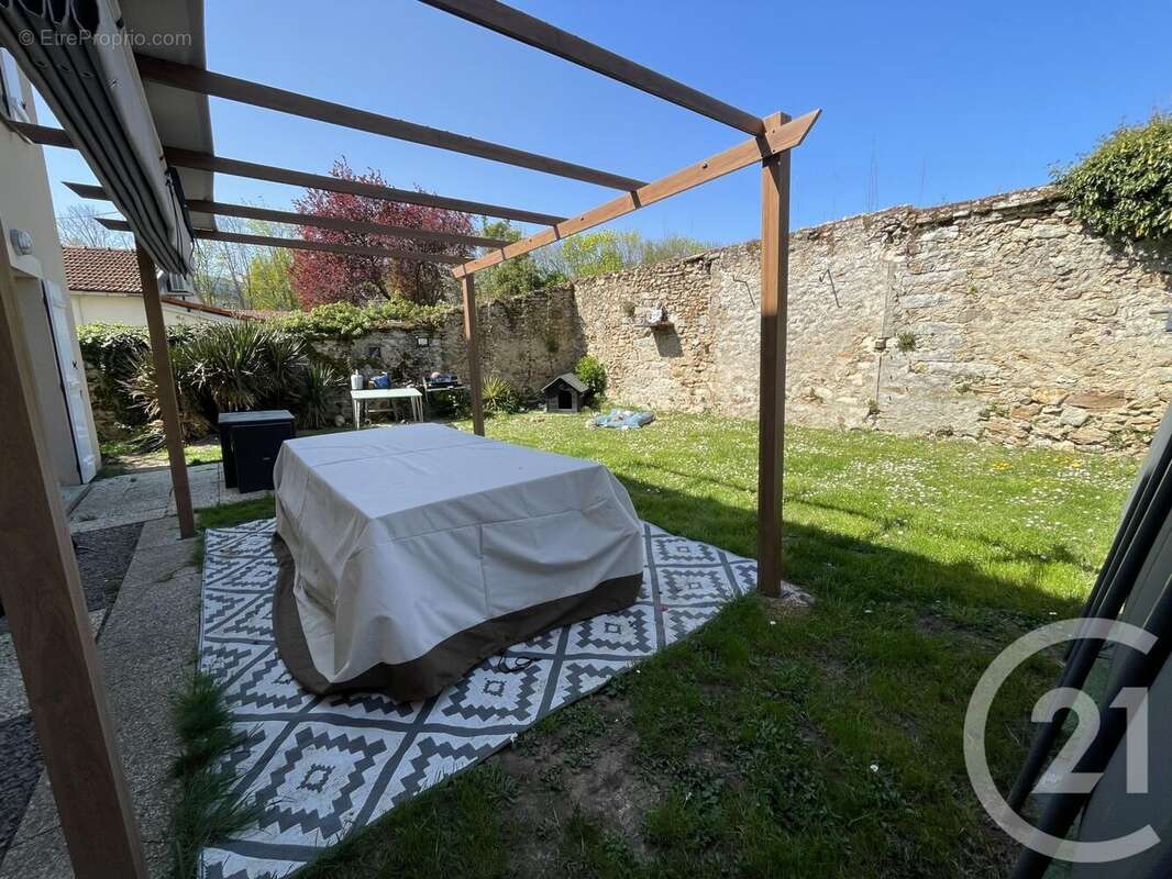 Maison à VAUX-LE-PENIL