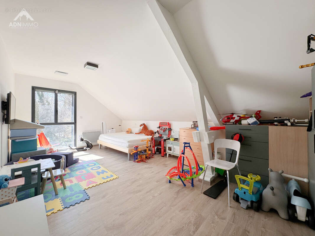 Maison à SAINT-GENIS-POUILLY