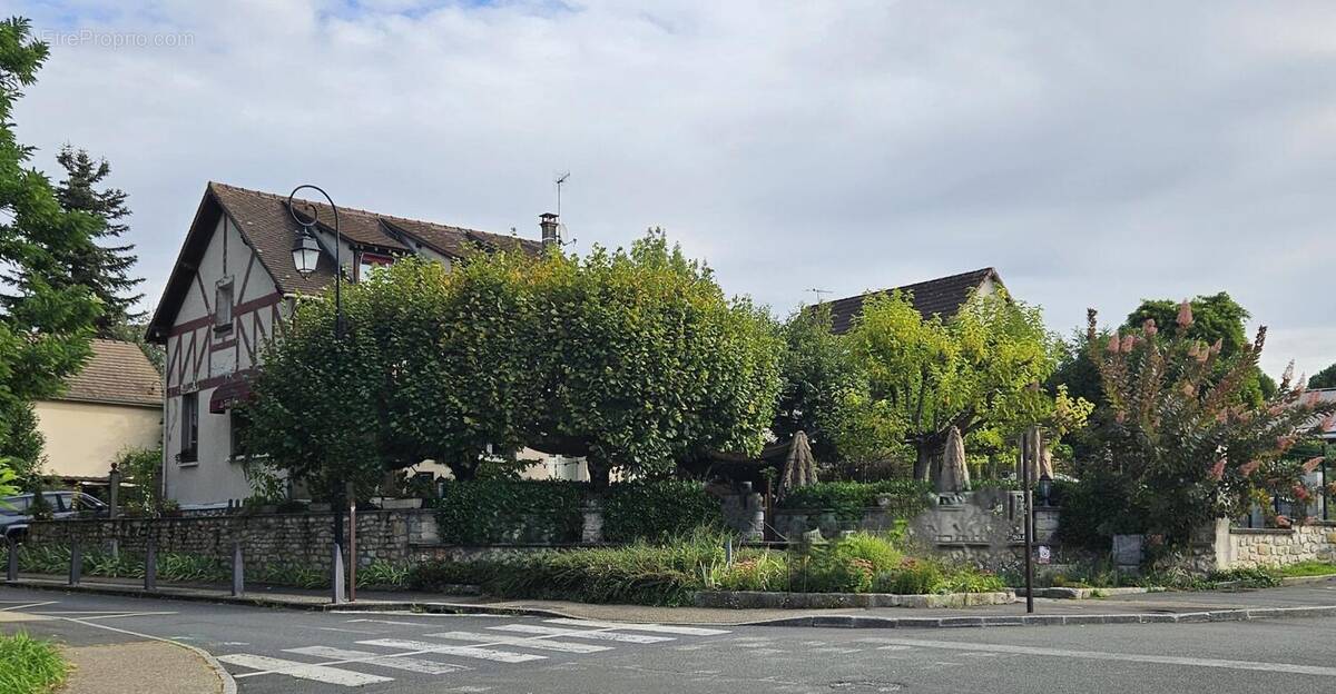 Photo 1 - Commerce à FONTAINEBLEAU