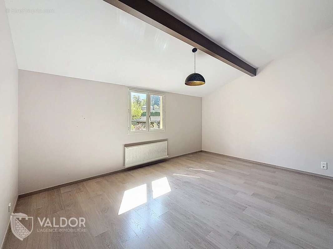 Maison à MONTMERLE-SUR-SAONE