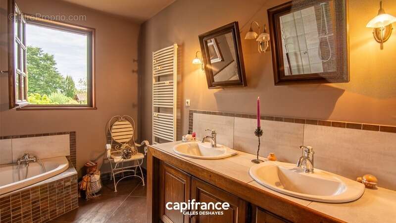 Maison à CHATILLON-SUR-CHALARONNE