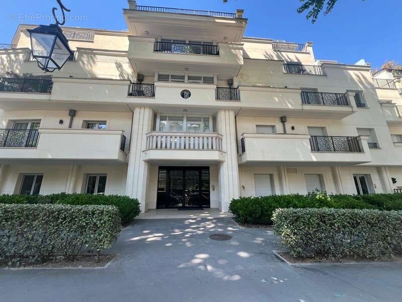 Appartement à NEUILLY-SUR-SEINE