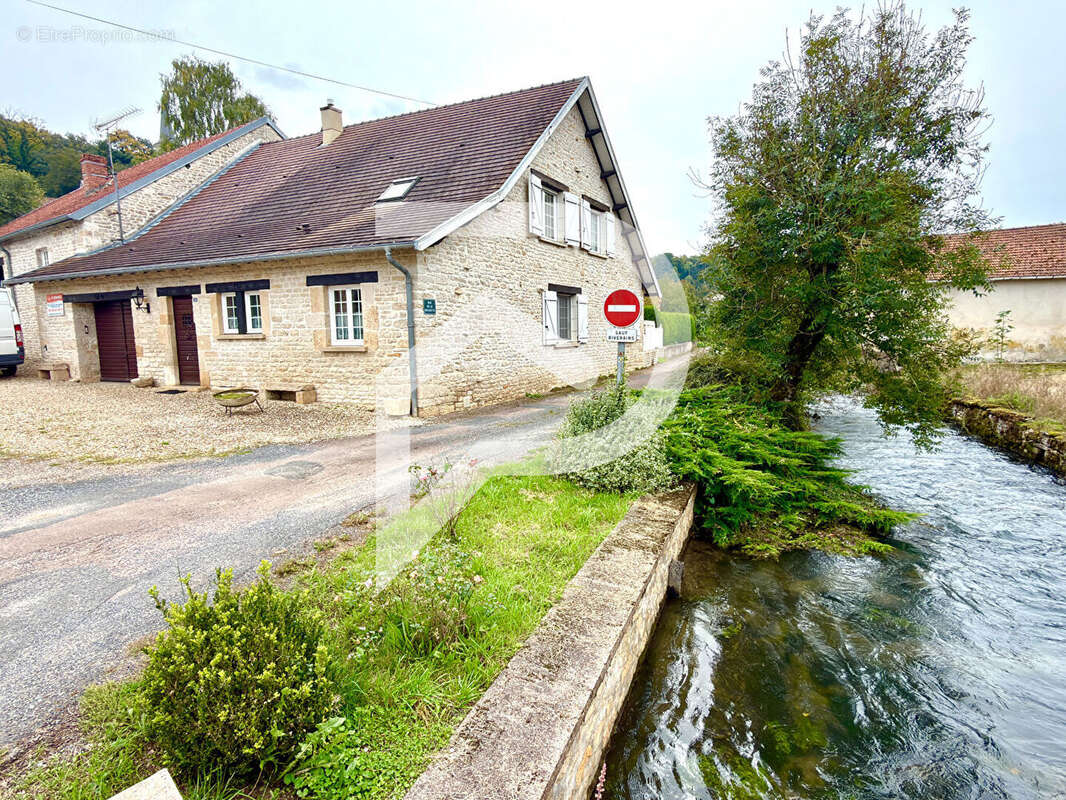Maison à PERRANCEY-LES-VIEUX-MOULINS