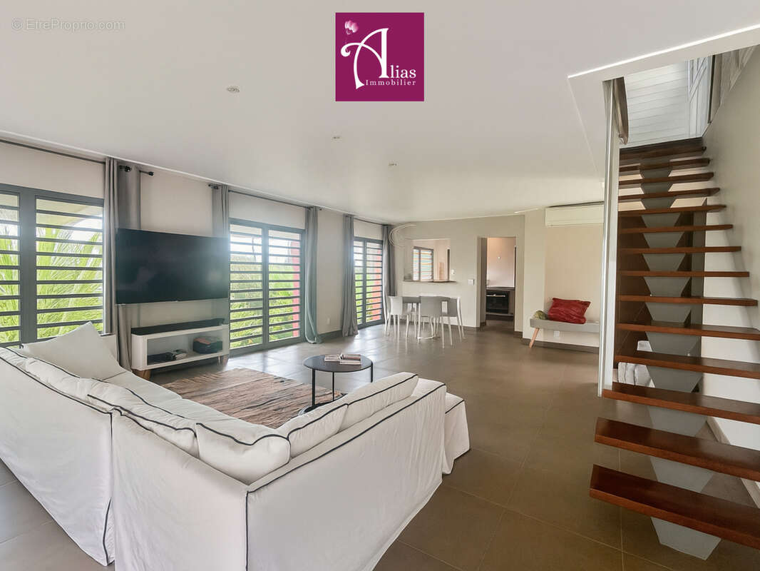 Maison à LES ABYMES