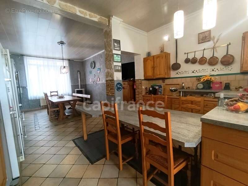  Spacieuse maison bourgeoise de 280 m² – Habitez et générez un revenu locatif avec 50 m² en plus ! - photo 11
