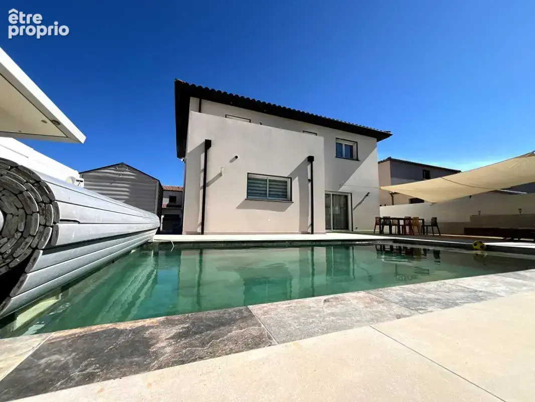 Magnifique villa de standing de 170 m²  sur un terrain 4 faces  avec piscine dans un secteur prisé - photo 2