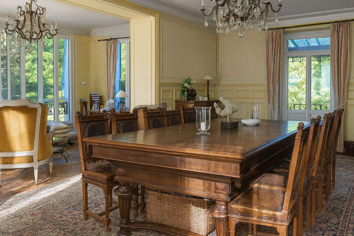 Maison à MANDRES-LES-ROSES