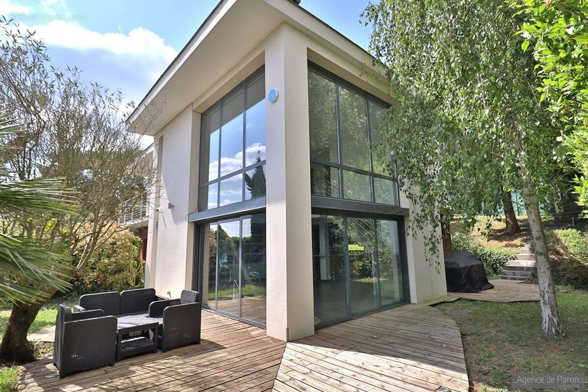 Maison à VERRIERES-LE-BUISSON