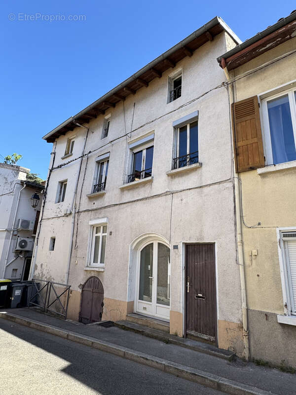 Appartement à SAINT-GENIS-LAVAL