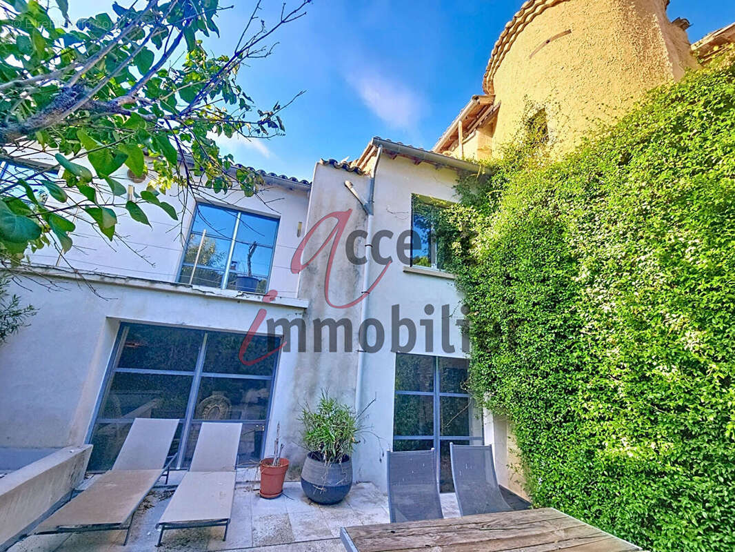 Maison à L&#039;ISLE-SUR-LA-SORGUE