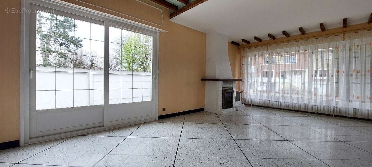 Maison à BRUAY-LA-BUISSIERE