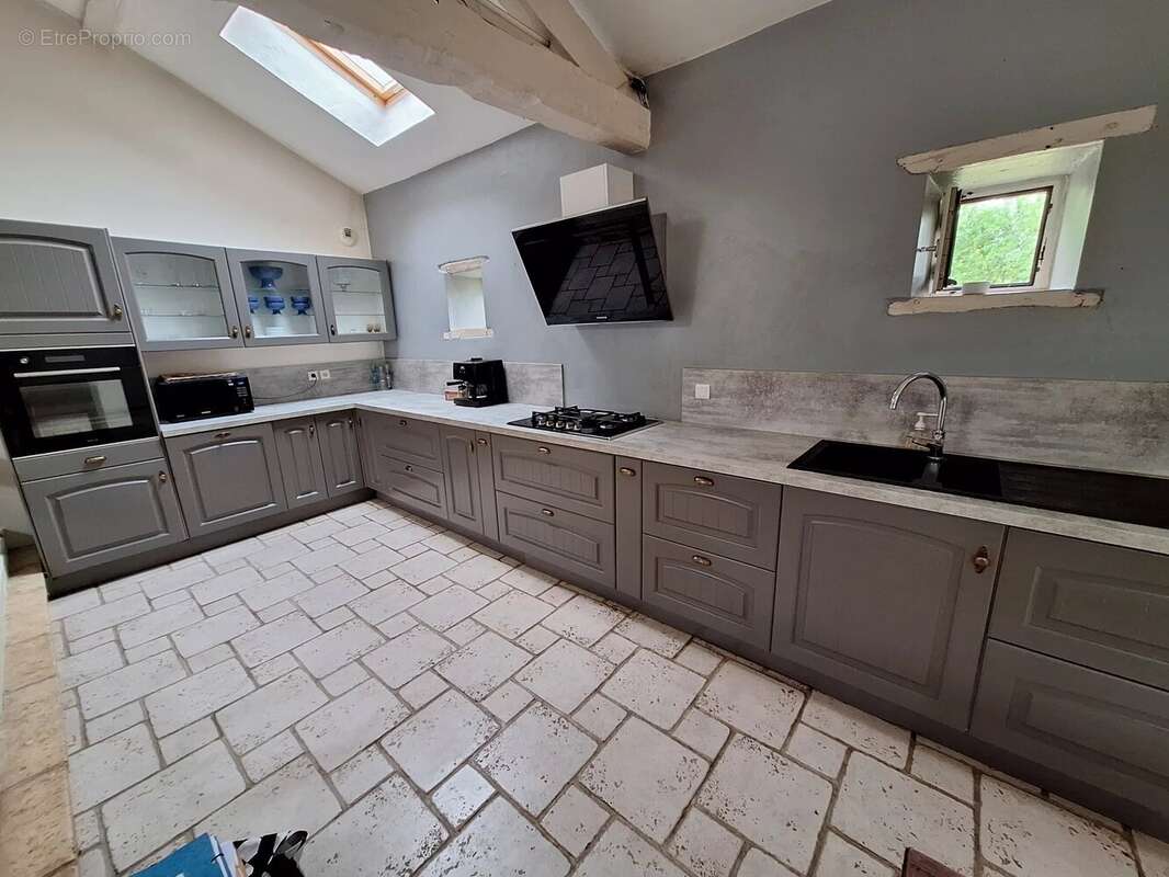 Maison de campagne, grange et terrain - photo 7