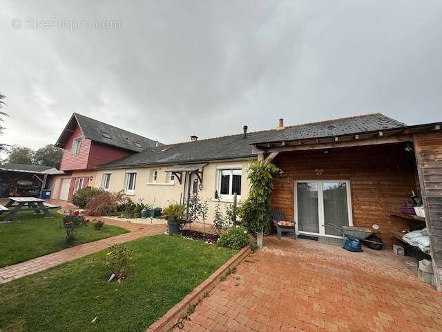 Maison à SAINT-MARTIN-DE-BIENFAITE-LA-CRESSONNIERE