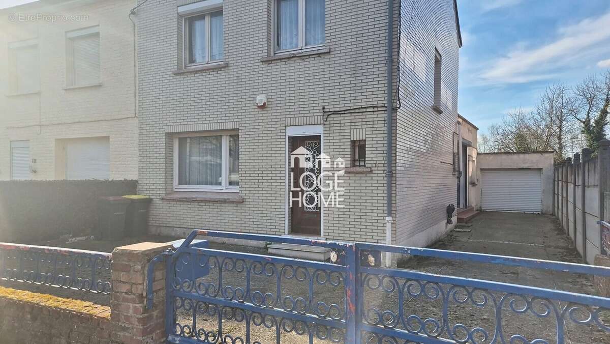façade avant - Maison à DOURGES