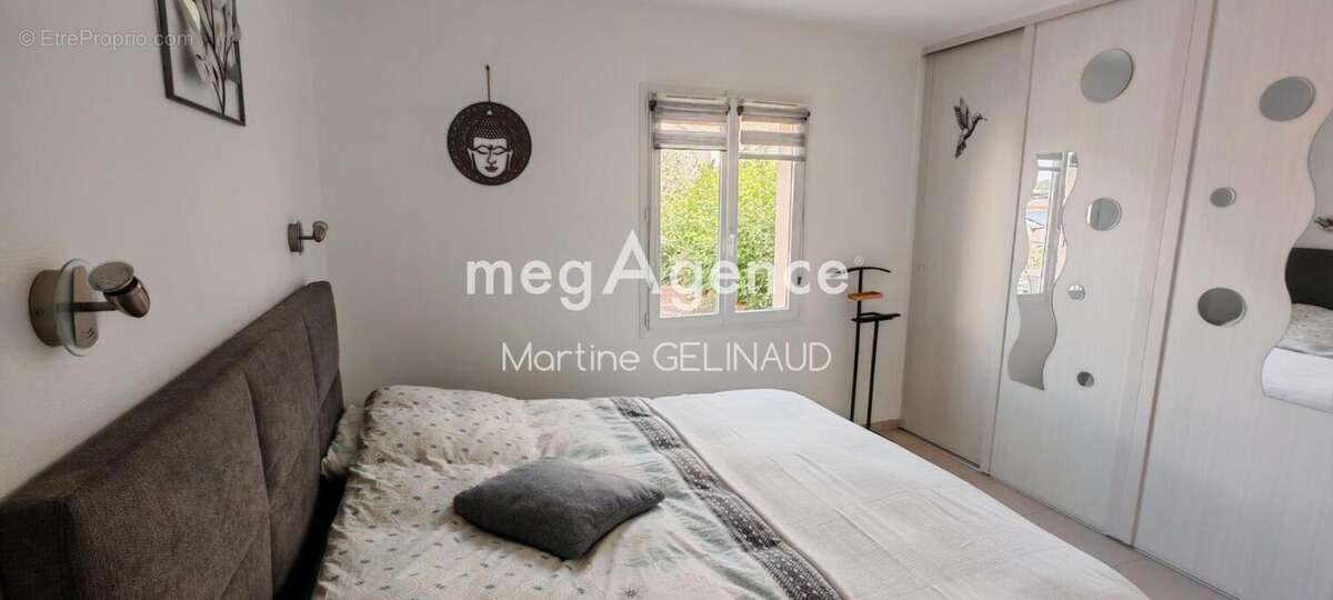 Maison 100 m² à Saint-Georges-Des-Coteaux  - photo 8