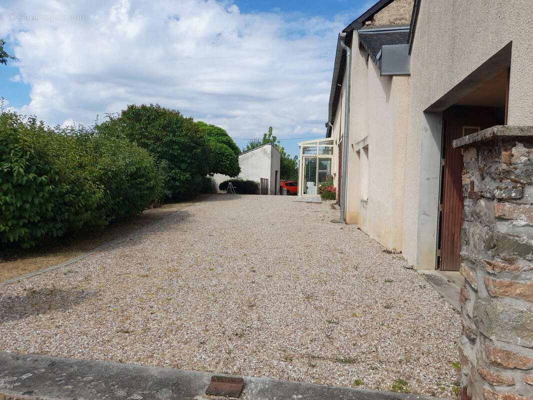 Maison à Cussy en Morvan  de 136 m2 - 8 pièces - diverses dépendances - terrain 1182 m2 - photo 25