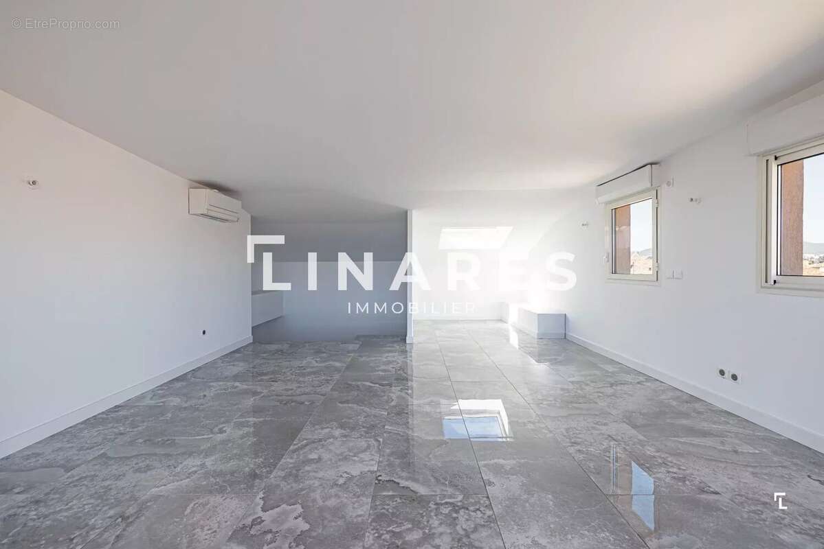 Appartement à MARSEILLE-6E