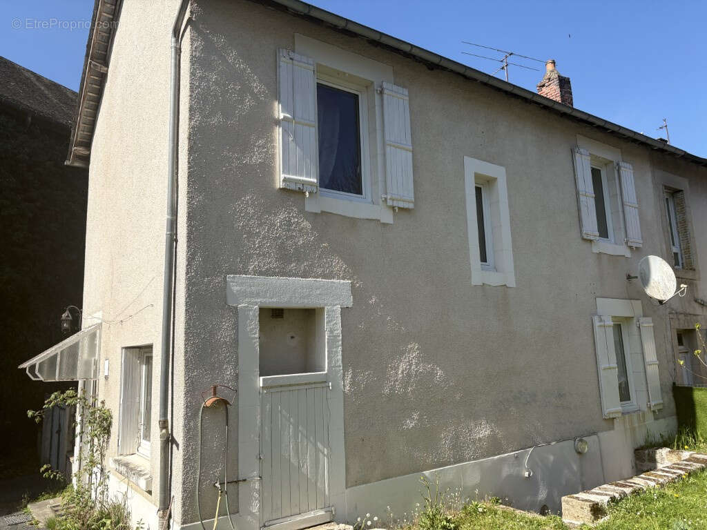 Maison à ARNAC-POMPADOUR