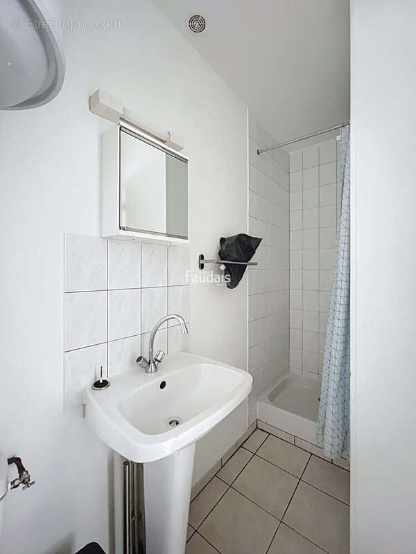 Appartement 146 m² à Saint-Lo  - photo 8