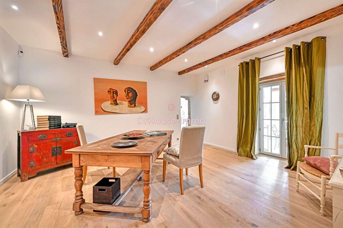 Maison à LA ROQUE-SUR-CEZE