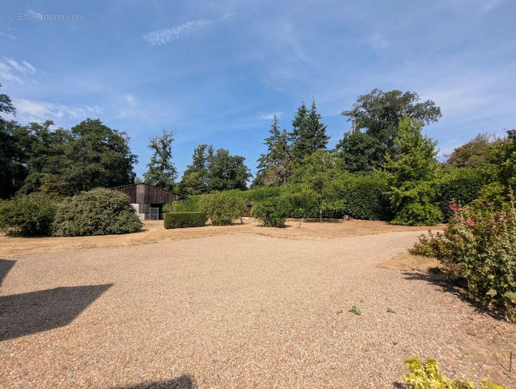 Maison de 218 m² sur une superbe parcelle de 15 948 m² - photo 6