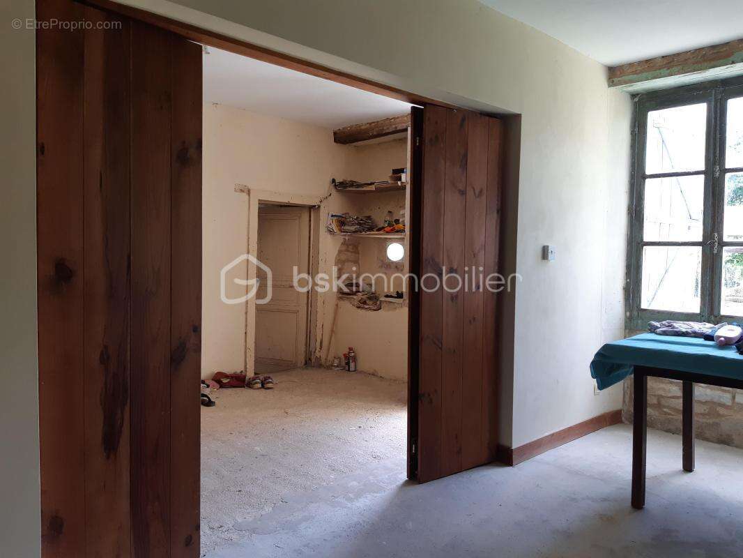Maison en pierre à rénover au calme - photo 4