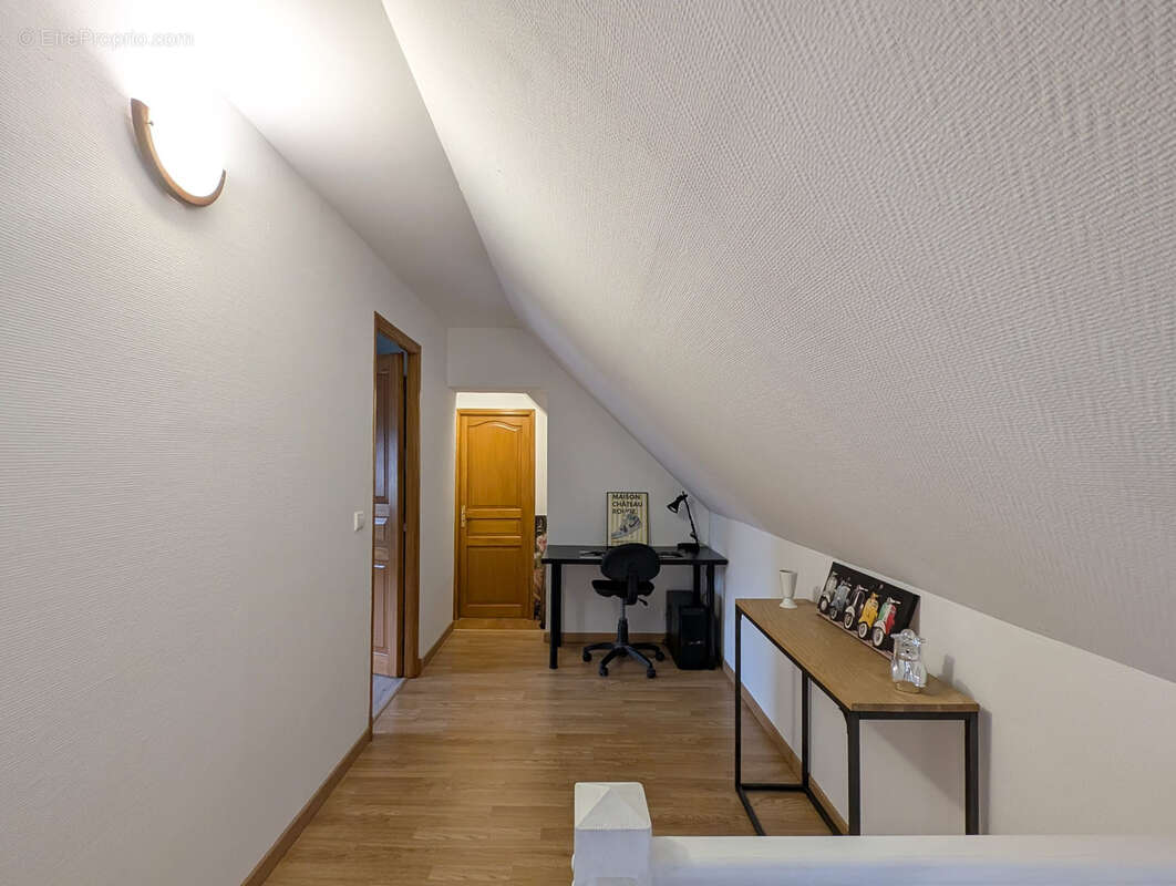 Maison à SAINTE-GENEVIEVE-DES-BOIS